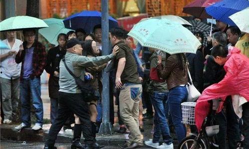 朝阳热心市民吃瓜事件视频,一场网络热议的幕后真相揭秘  第2张