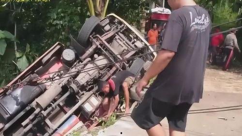 东莞交警吃瓜群众视频,网友热议交警与民众互动瞬间  第2张