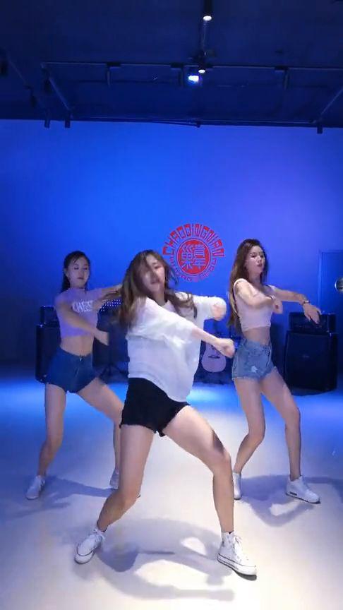 美女跳舞吃瓜视频大全图片,美女跳舞吃瓜视频大盘点  第1张