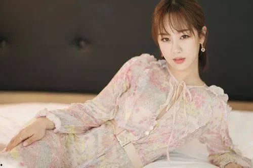 杨紫的吃瓜经历视频大全,揭秘娱乐圈幕后故事  第1张