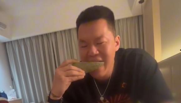 吃瓜视频的配乐是什么,揭秘吃瓜视频的魔性配乐之谜