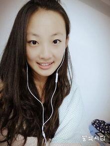 民航大学校花吃瓜视频,校园美食瞬间走红