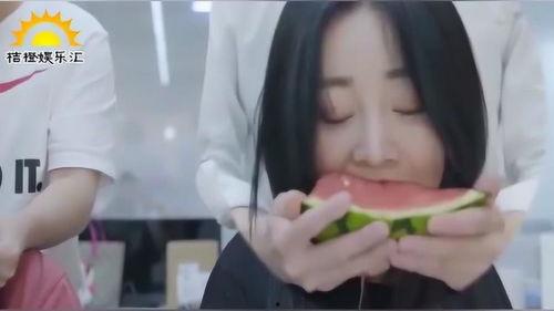 相亲吃瓜小姐姐视频大全,揭秘热门视频背后的甜蜜与酸楚